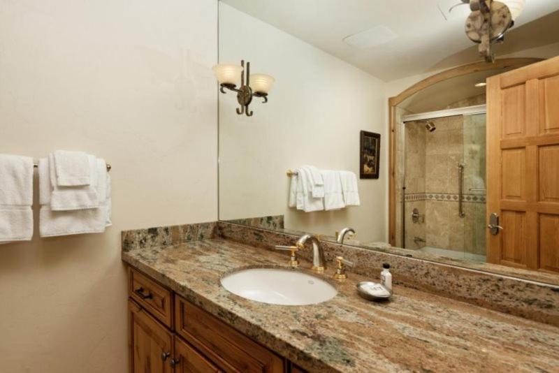 Snowmass Woodrun V 4 Bedroom Ski In, Ski Out Mountain Residence In The Heart Of Snowmass Village Aspen Exterior foto